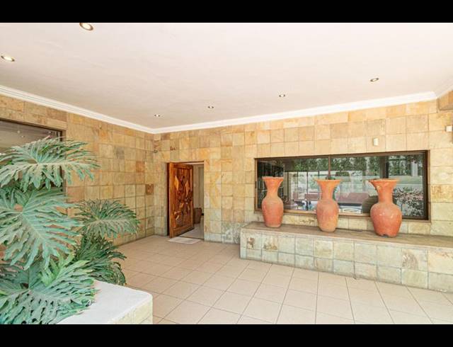 6 BEDROOM HOUSE FOR SALE IN BRYANSTON